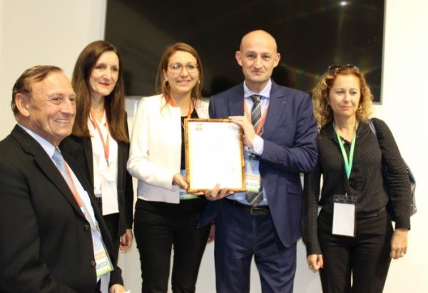 Award of the certificate to CFCIM by AFNOR teams on 14 November 2016 in the France-Morocco Solutions space at the COP 22 site in Marrakech. ©DR
