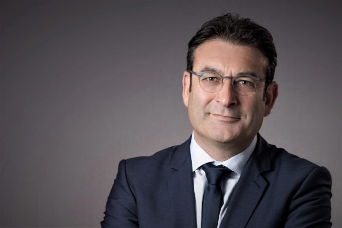 Jean-Michel Lambert, directeur général de Hoya Vision Care France, entreprise labellisée Engagé RSE (crédit : HOYA).