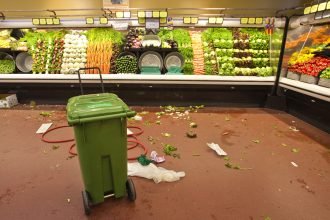 Une trentaine d’établissements affichent le label anti-gaspillage alimentaire propre à la distribution (crédit Getty Images).